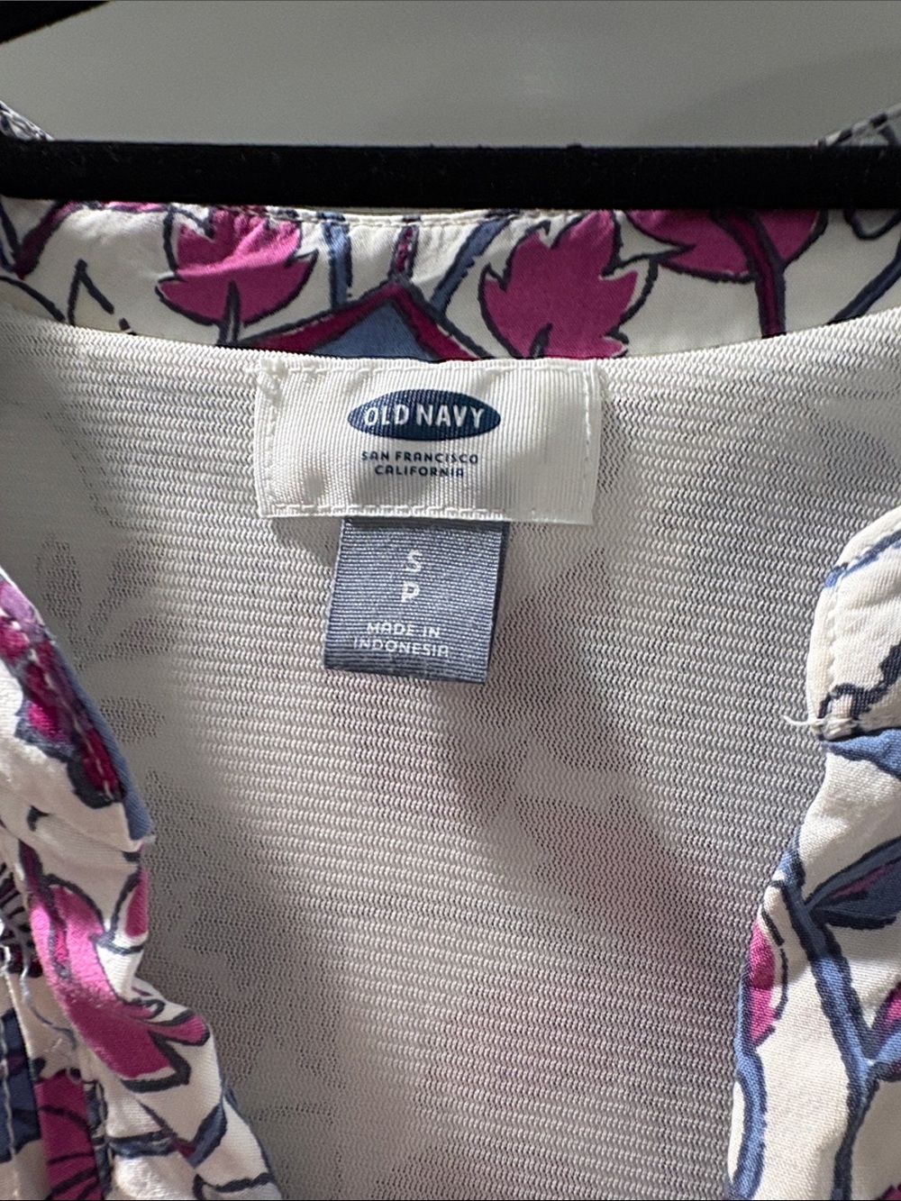 Old Navy Floral Sleeveless Tunic in White, Pink, Blue - Picture 2 of 4